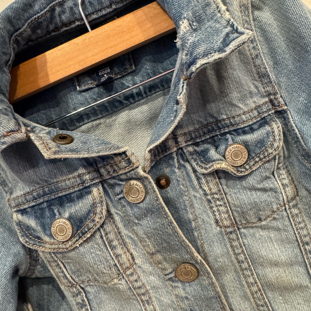 GAP Blue Jean Jacket Classic Denim Style - Picture 2 of 5